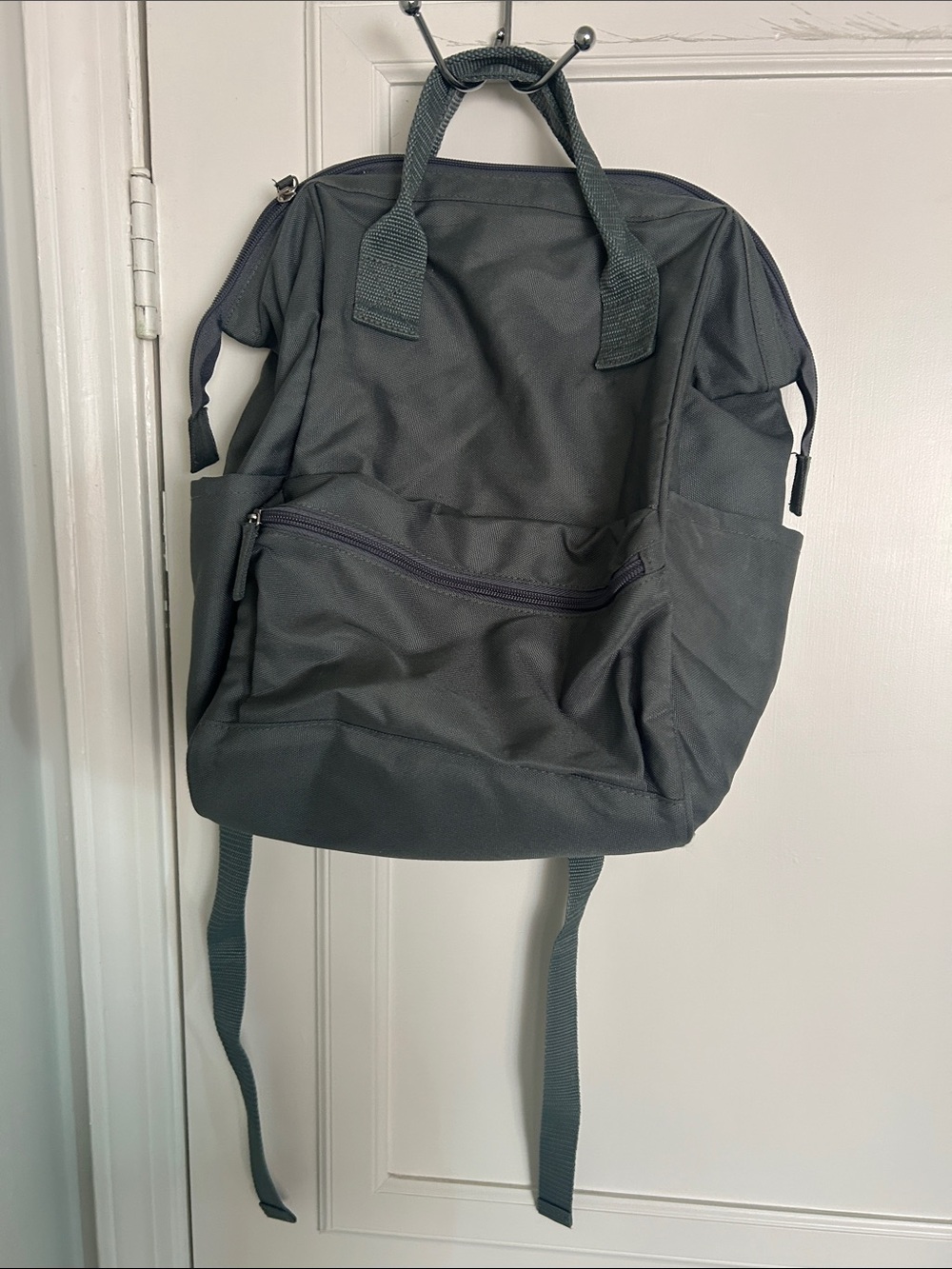 DSW Black Men's Everyday Backpack with Front Zip Pocket